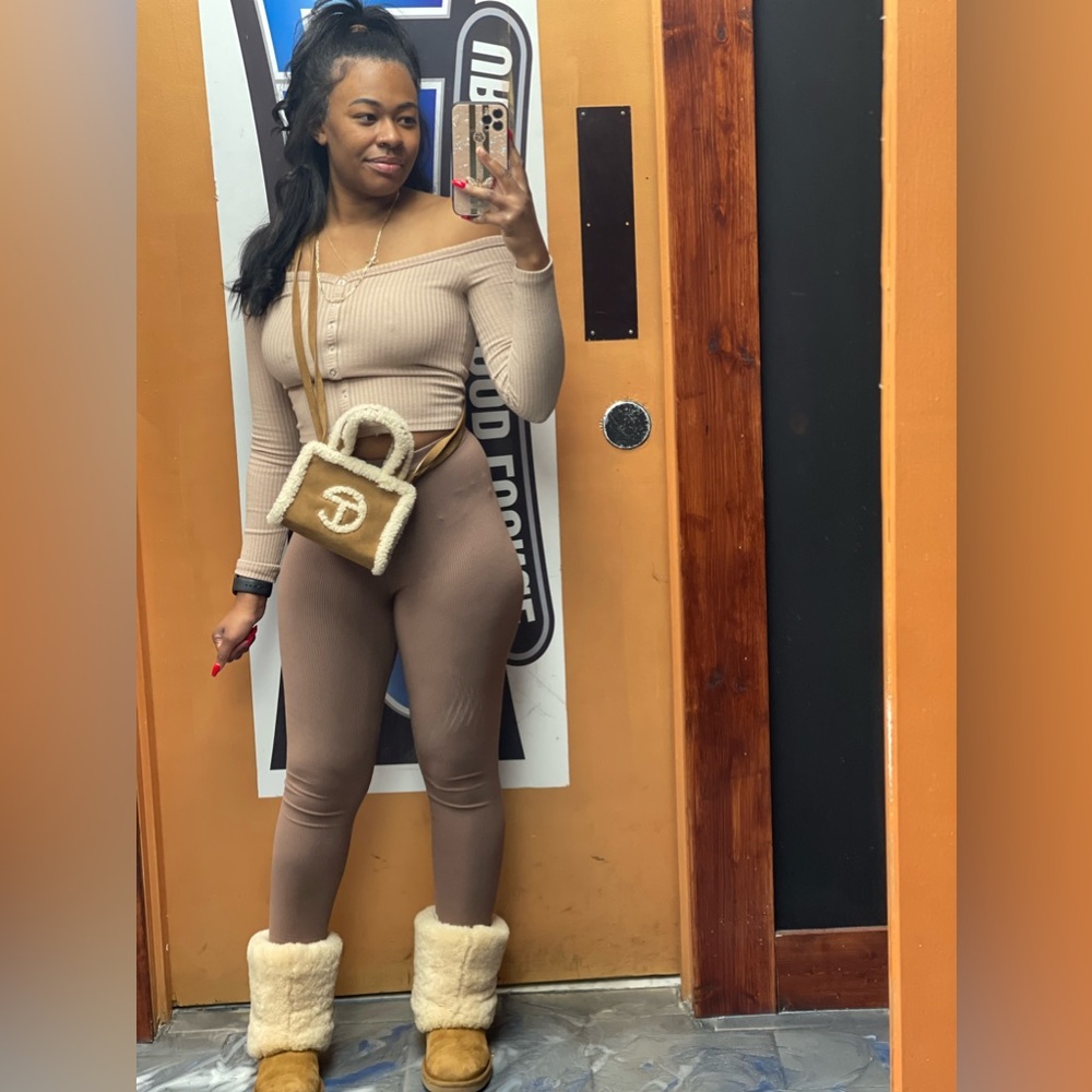 Sherpa cuff chestnut uggs